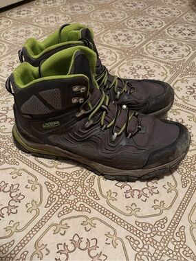 Waterproof KEEN Gray and Lime Green Men's Hiking Boots